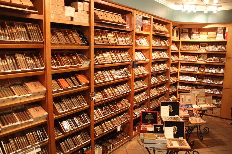 Cigarshophumidor-LoneWolfSantaMonicaCalifornia-56b8c2975f9b5829f83ee8d6.jpg
