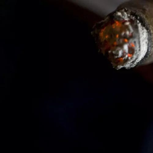 Como manter um charuto aceso: A arte de manter a chama